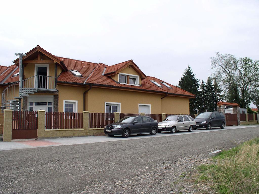 Penzion Rozkos Prŭhonice Exterior foto
