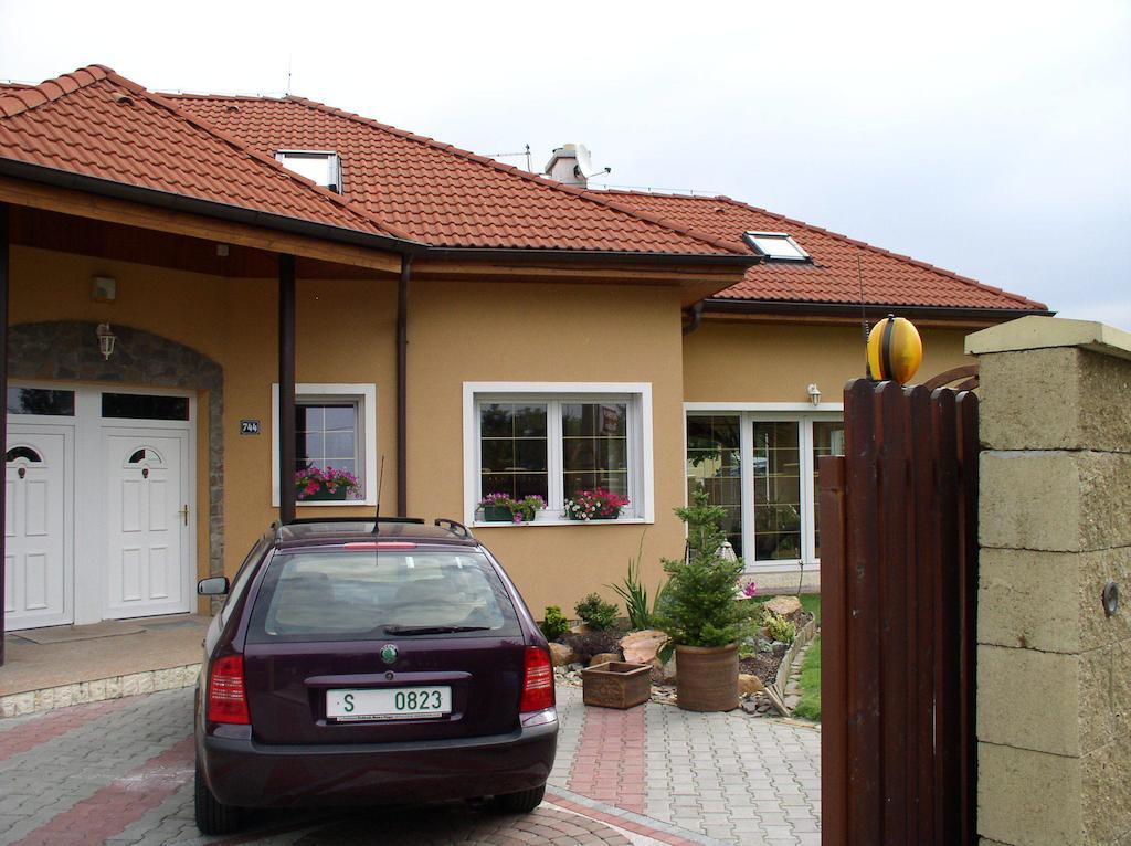 Penzion Rozkos Prŭhonice Exterior foto